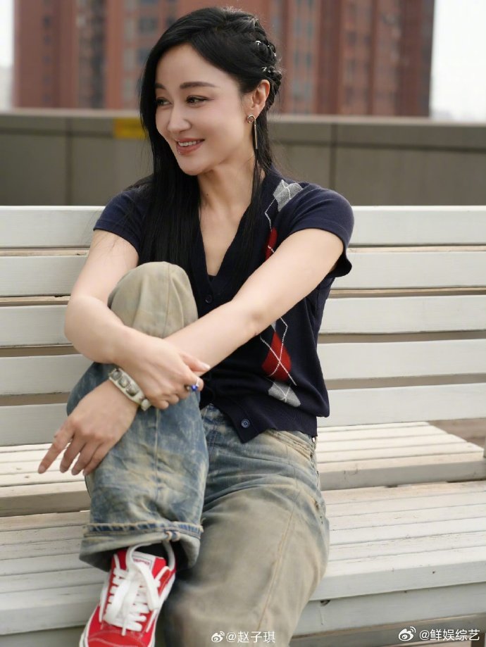 赵子琪乘风妆造完全青春女大来的 自带青春滤镜，活力四射又温柔大气，完美诠释什么是