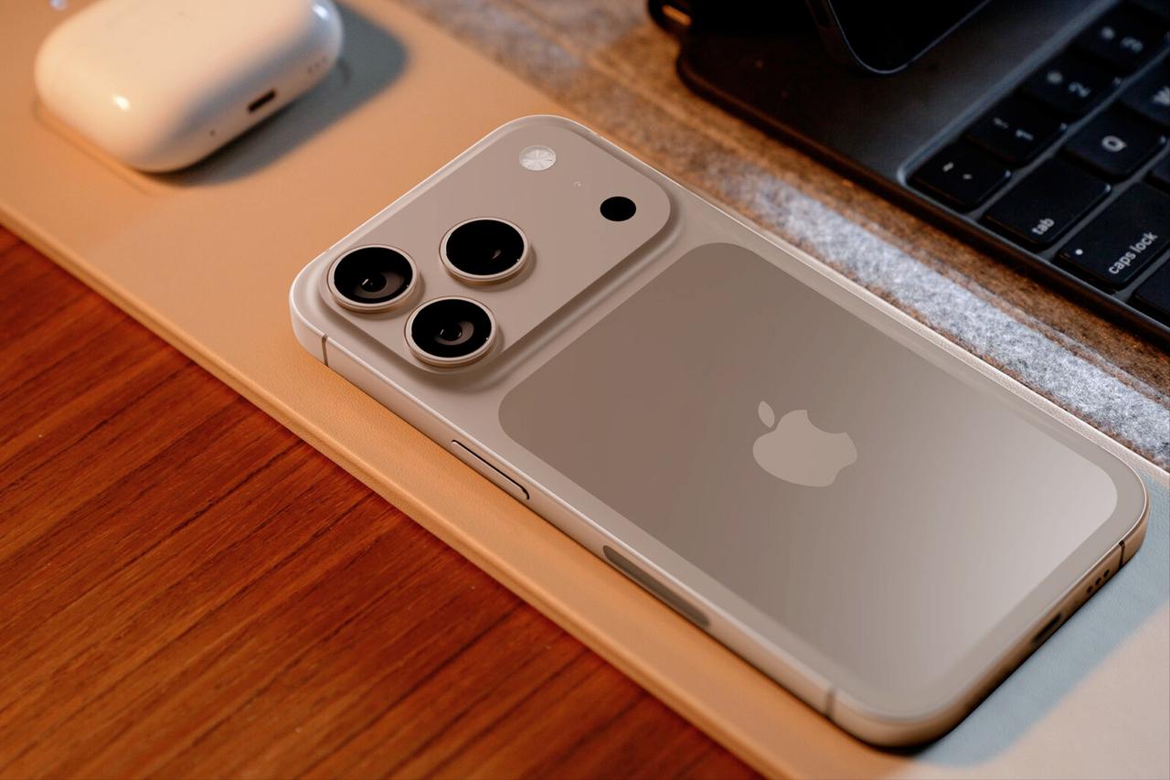 有很多人吐槽iPhone 17 Pro丑，就像充电宝！

也有网友表示，这样才有