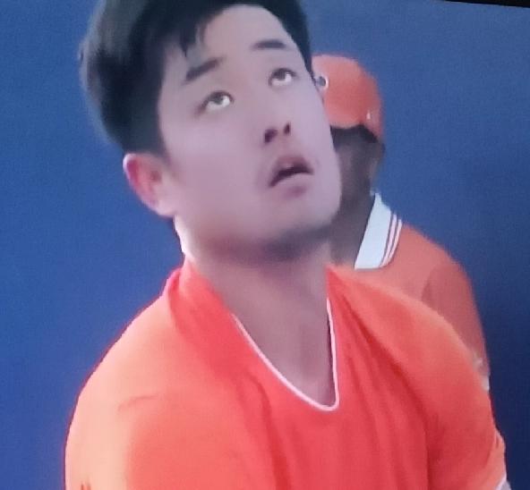 史诗夺冠！吴易昺2-1逆转多斯塔尼奇，斩获生涯首座绿土挑战赛冠军！
      