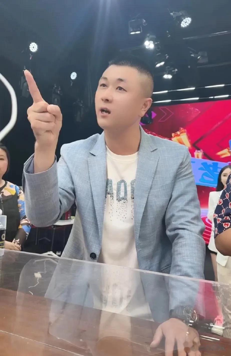 太原老葛自爆现在参加活动出场费正常情况下能达到500万，已经跻身一线明星行列，5