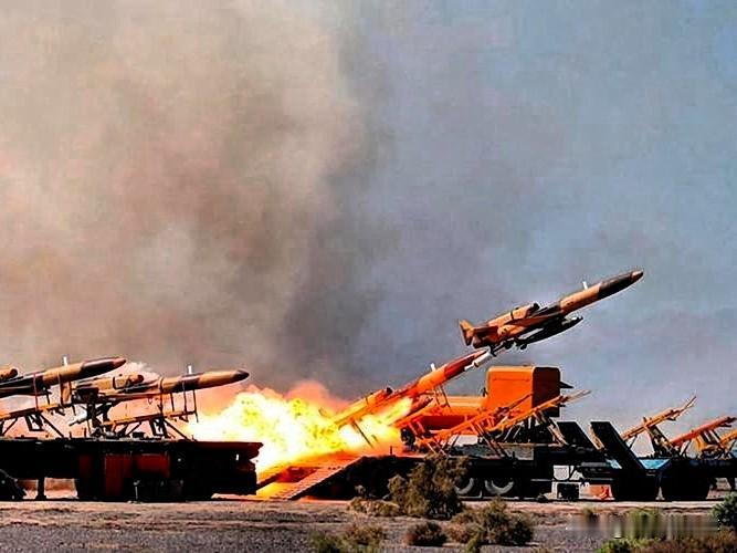 关于伊朗军演对美国能起到什么作用，伊朗近期在波斯湾举行的军演，展示了强大的军事肌