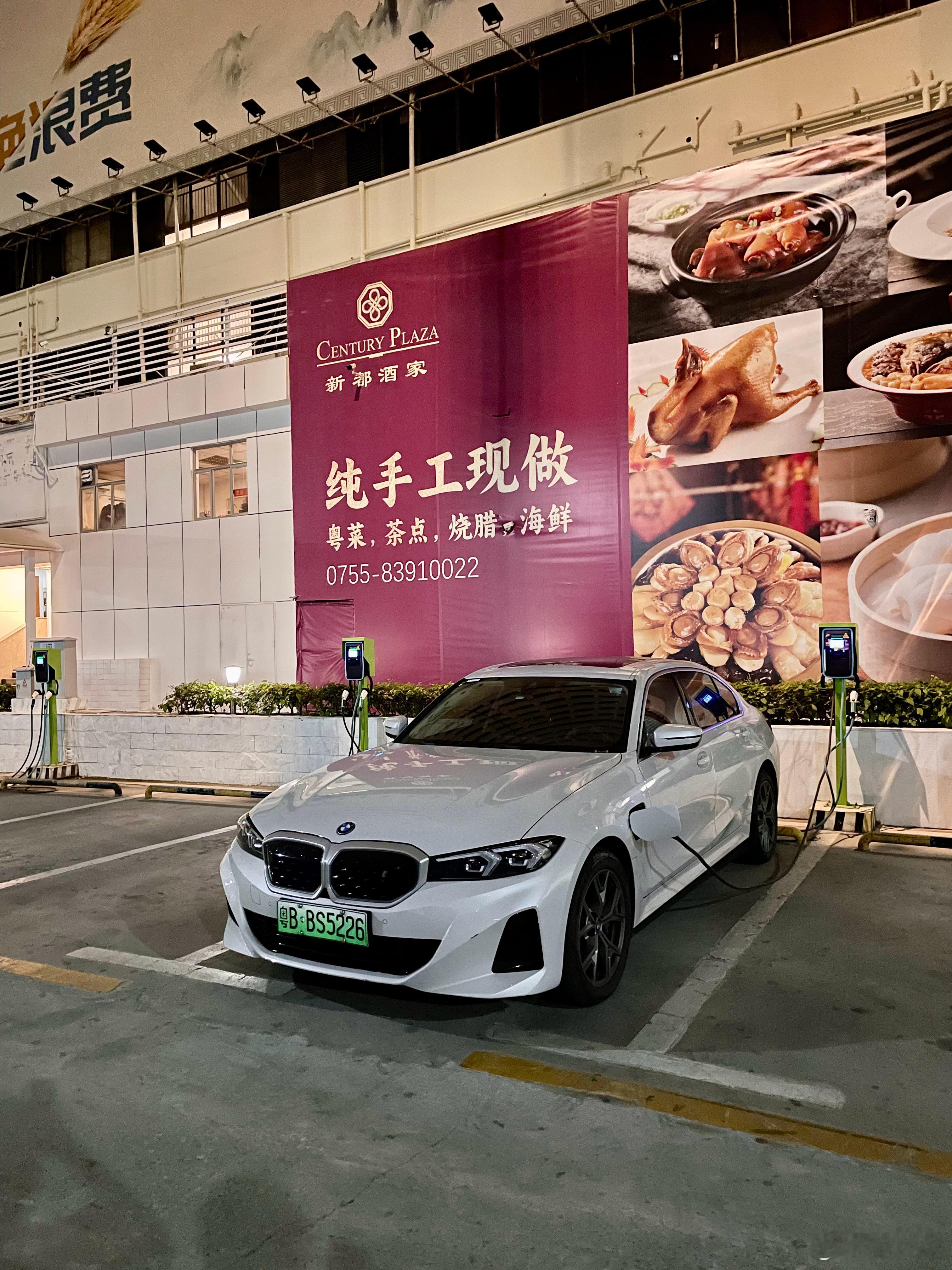 前两天放假我租了这台油改电i3不知道是我太保守还是刻板印象，它开起来很像油车，电