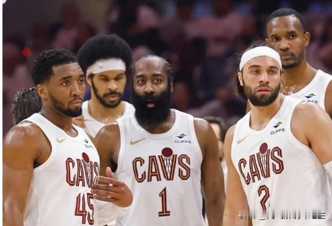 随着骑士队31分大胜活塞，顺利进入东决，NBA本赛季总冠军概率如下！
1:克利夫