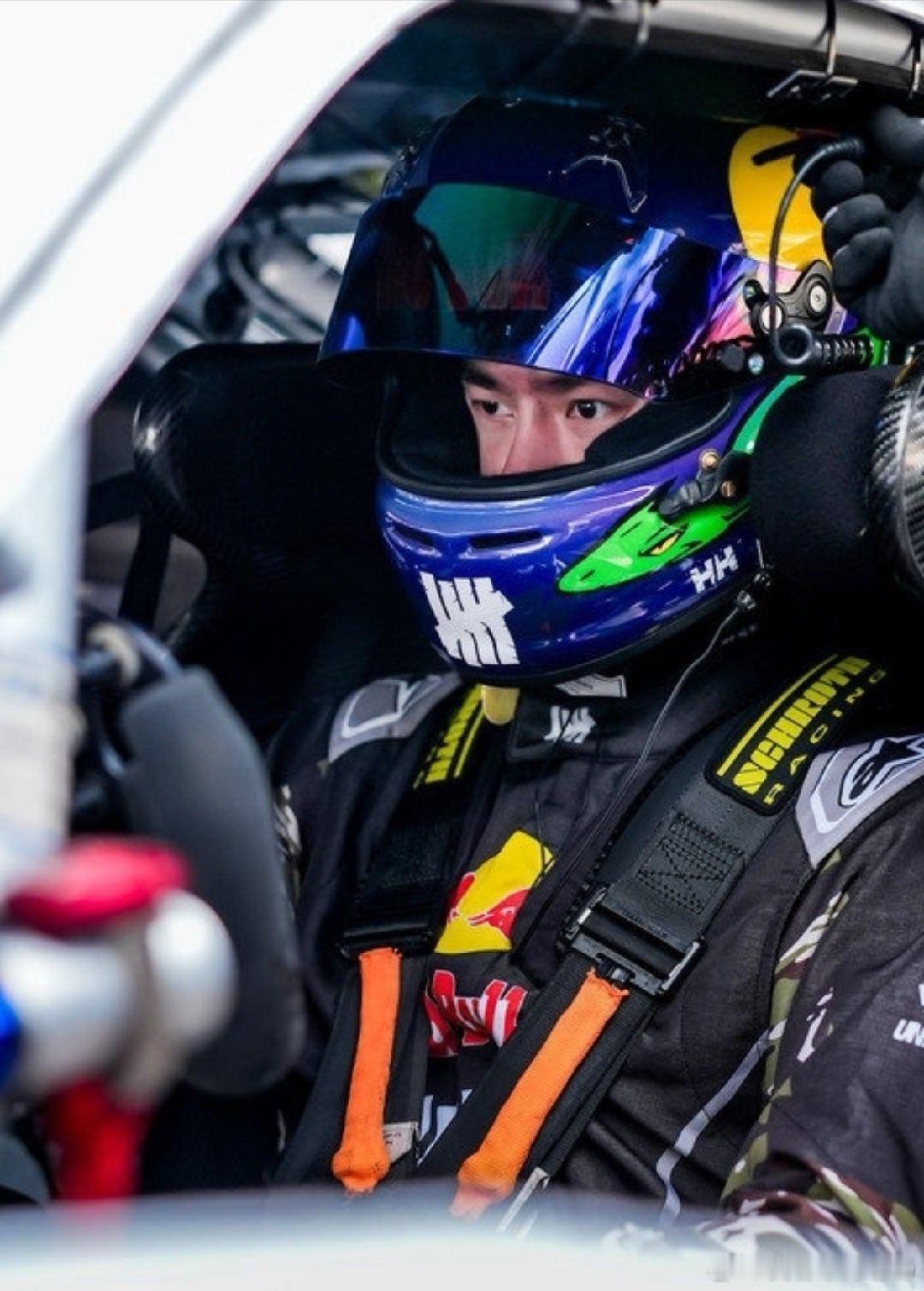 当引擎轰鸣响彻上海国际赛车场，China GT 2026赛季的硝烟尚未散尽，职业