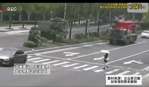 这光天化日的，双方都应该看到对方了，为什么不停脚，不停车？是自杀还是杀人？

（