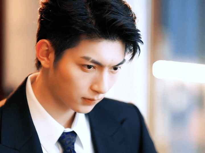 樊治欣新剧顶着疯批脸做裙下臣姐妹们快去看！季知节给郝雨穿鞋那段我直接尖叫，前一秒