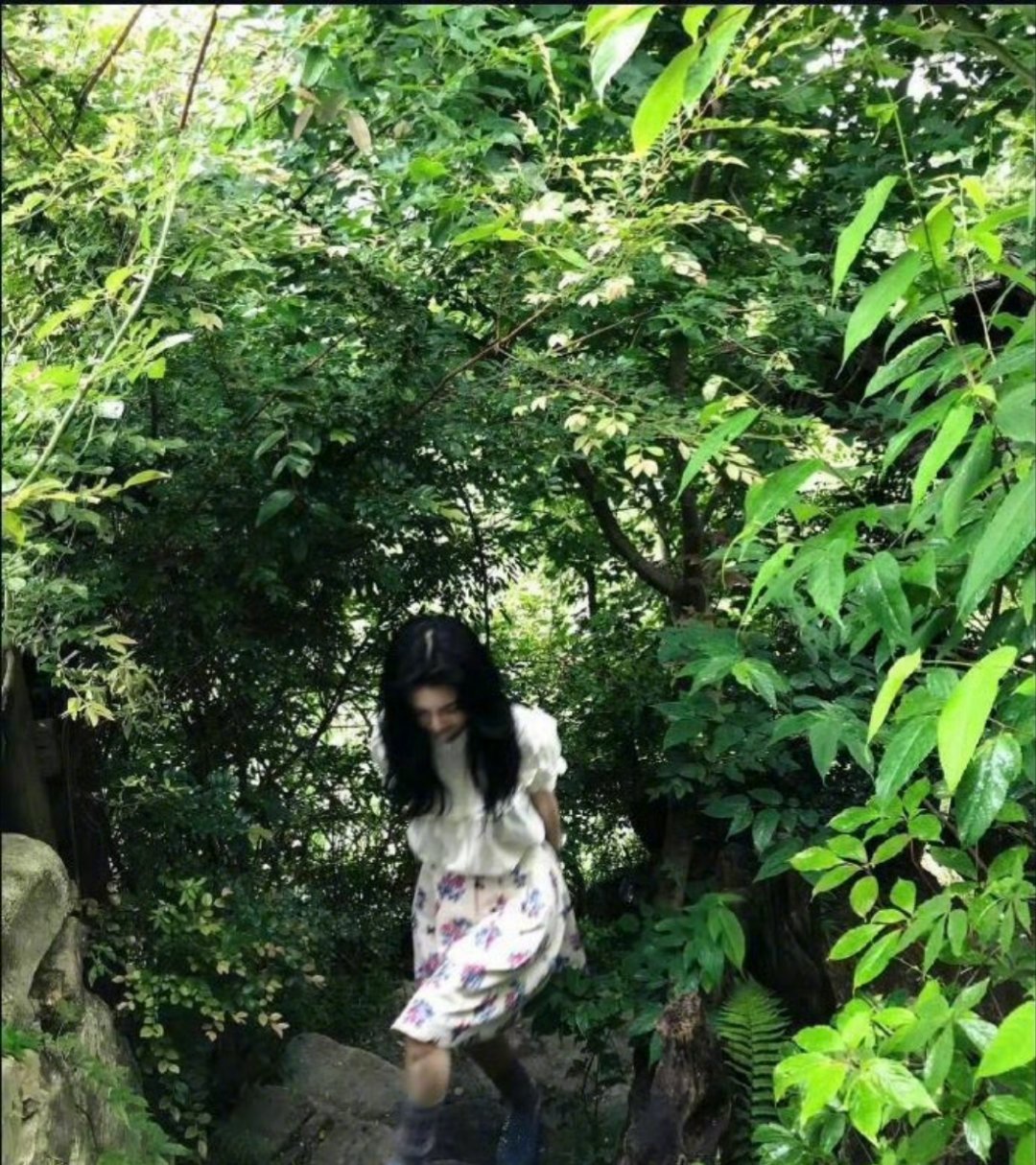 谁不想像章若楠这样随手就出片同样出门旅行，章若楠每张照片宛如画报，反观自己只是普