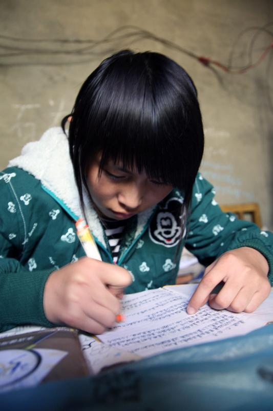 过年走亲访友，有些问题真让人招架不住。最怕被问“一个月挣多少钱啊”，这就跟扒人钱