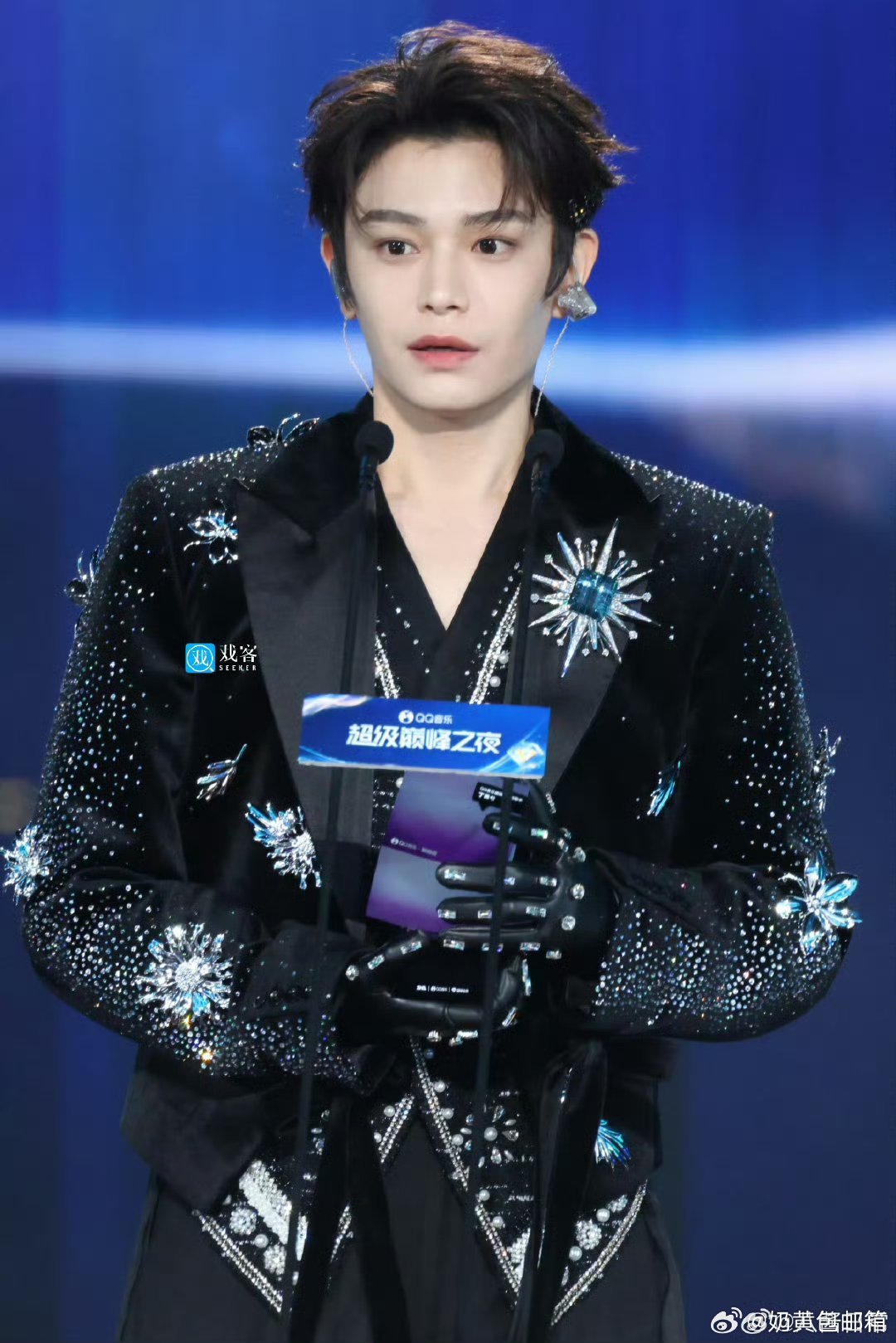 王俊凯丁禹兮领奖生图丁禹兮在歌手这一部分也有自己的代表作了。 