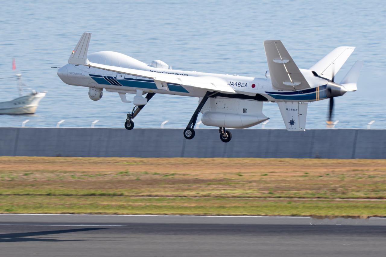 【同一天，美日两国各摔一架无人机，还都是一个型号】

据日本读卖新闻报道，11月