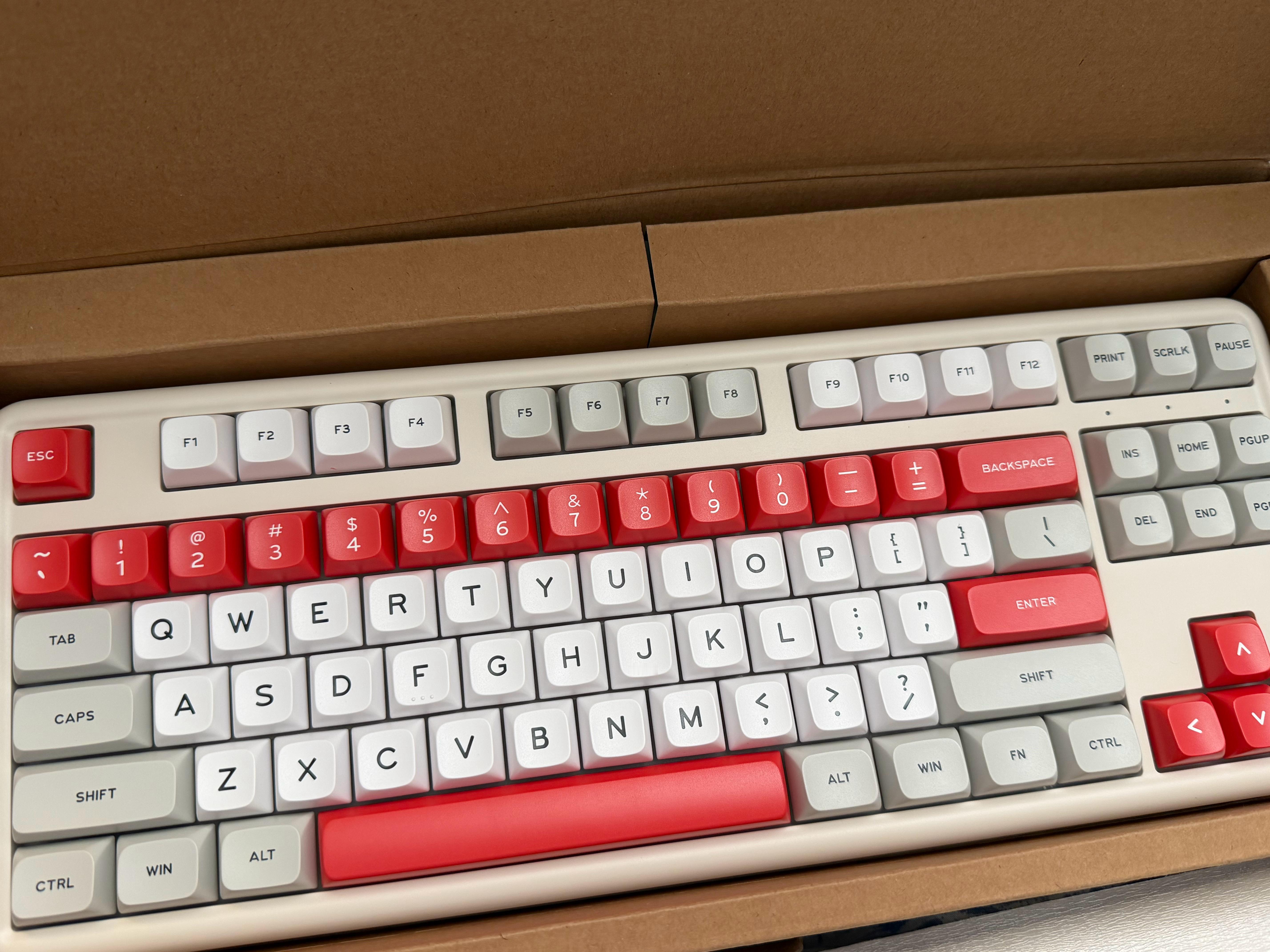 哈哈哈开心，新键盘到了按键配色跟我用了好几年的输入法皮肤呼应起来了[手指比心]线