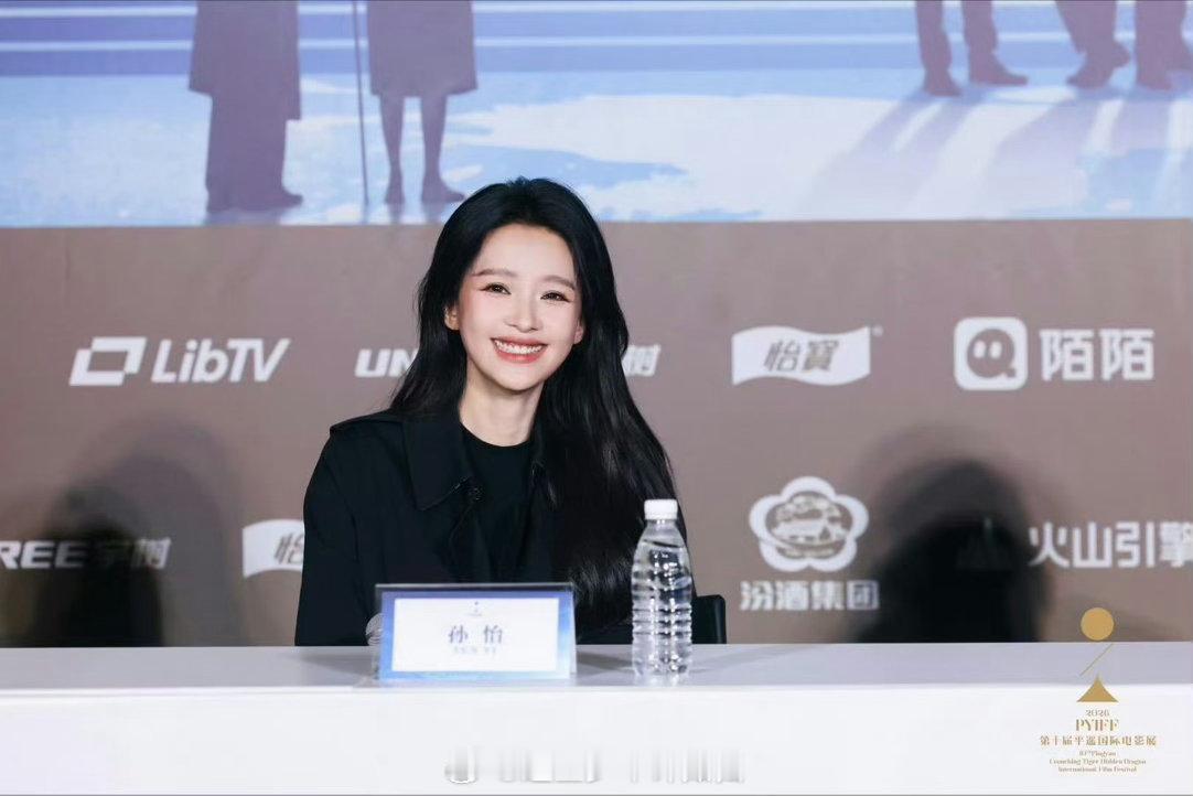 爱情笑话看过的都说孙怡好孙怡素颜演爱情笑话为贴合小美这个角色，她舍弃精致妆造，简