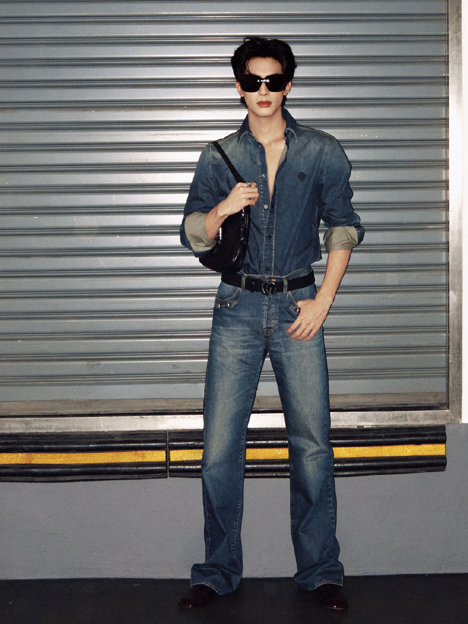 宋威龙Thailand花絮掉落宋威龙泰国花絮掉落  牛仔套装这套也太帅了吧 宋威