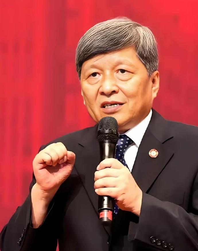 西安交大校长王树国说：“人生有两条路，用心走的，那叫梦想，用脚走的，那叫现实。能