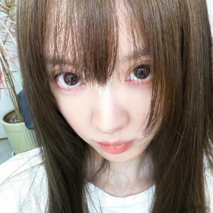 田曦薇染新发色  青天大老爷，好美啊大眼vv小田的发质好好！今天是栗子少女田曦薇