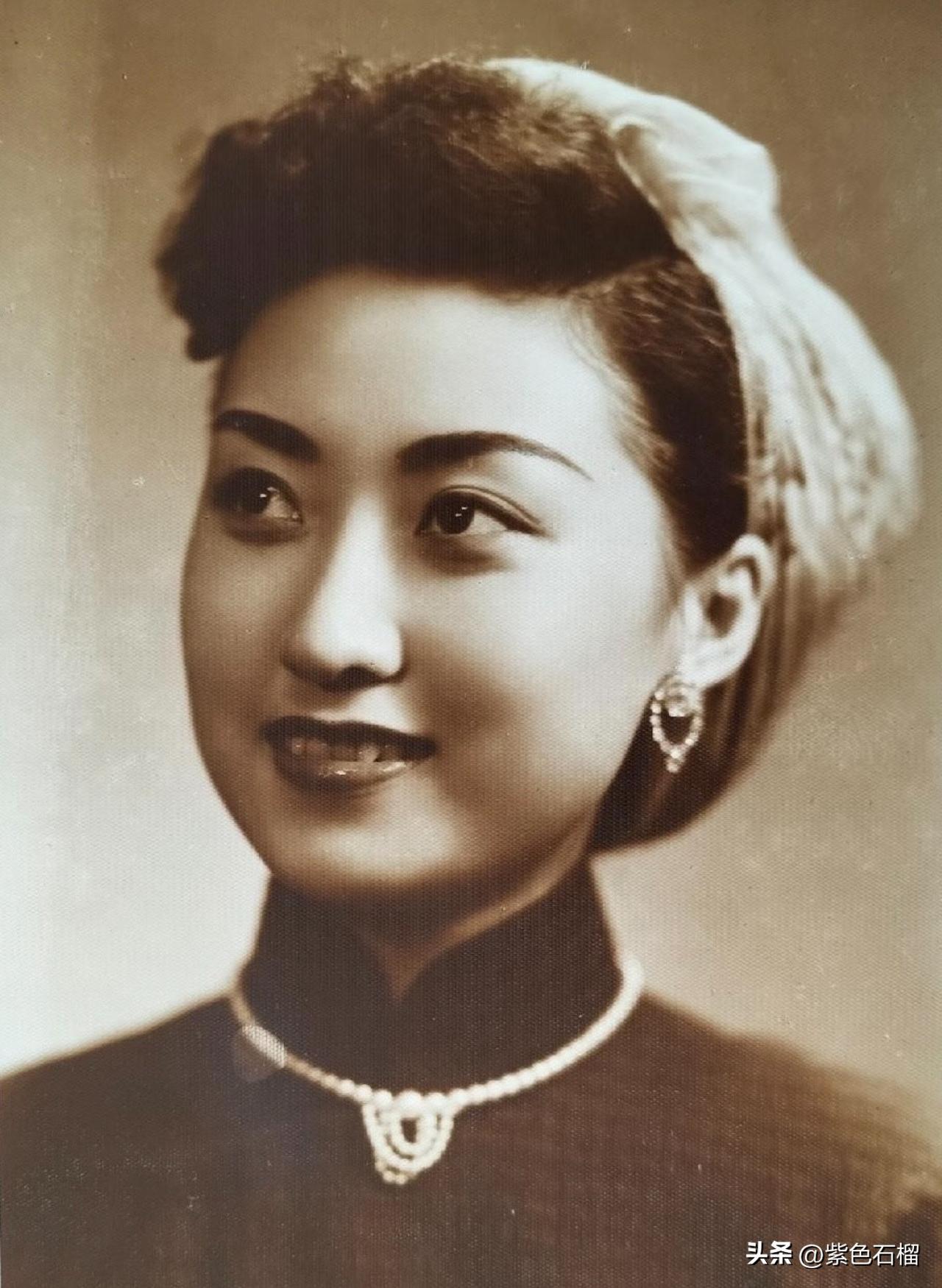 这是台湾艺人庾澄庆的母亲、京剧名伶张正芬1966年拍摄的一张照片。
      