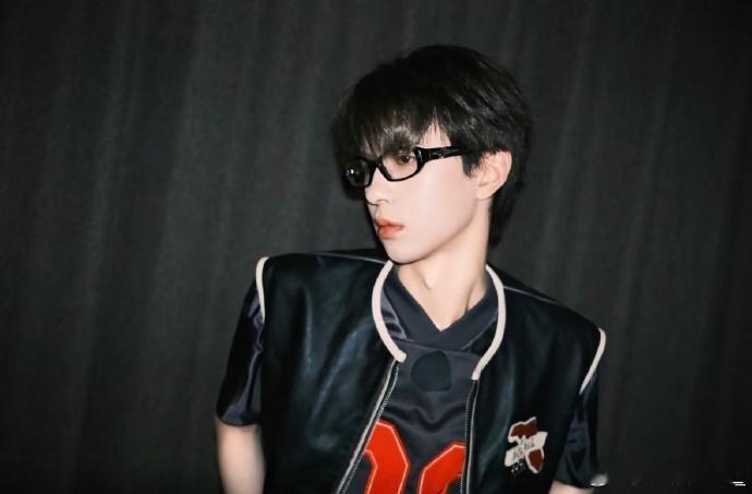 何浩楠新歌HOLDOUMEN 后陡门出来的少年就是不一样，HOLDOUMEN里全