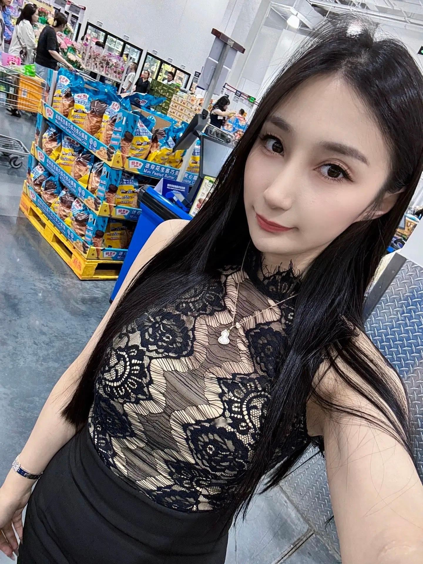 周末的山姆全是人[抱抱]  ​​​