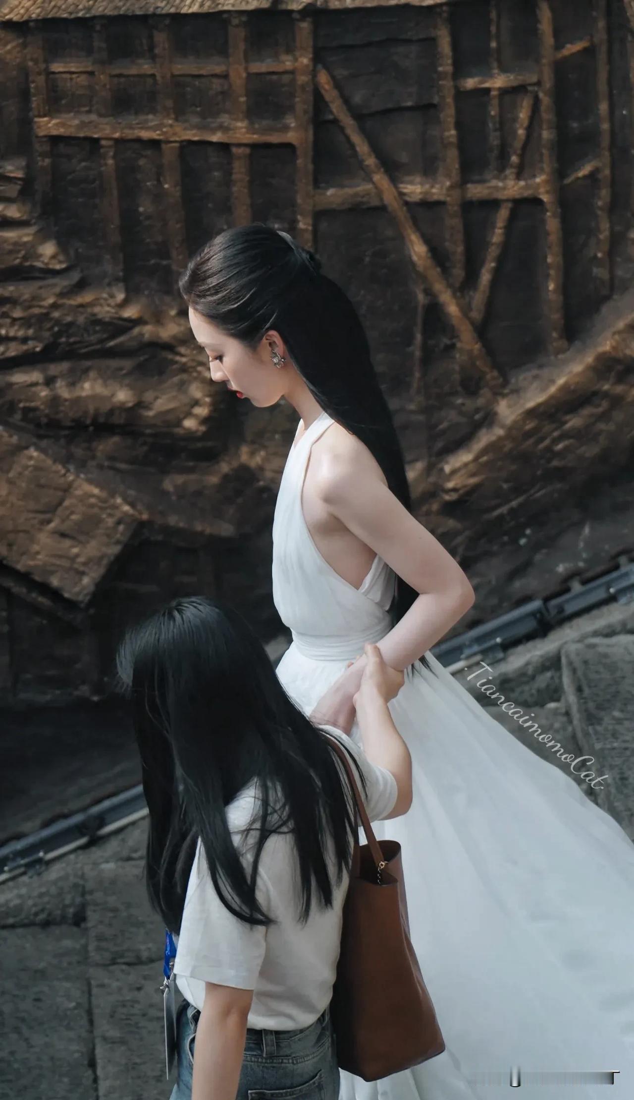 误解是人生的常态，理解是稀缺的例外。

东方古韵美学 古典东方魅力 素净美学风 