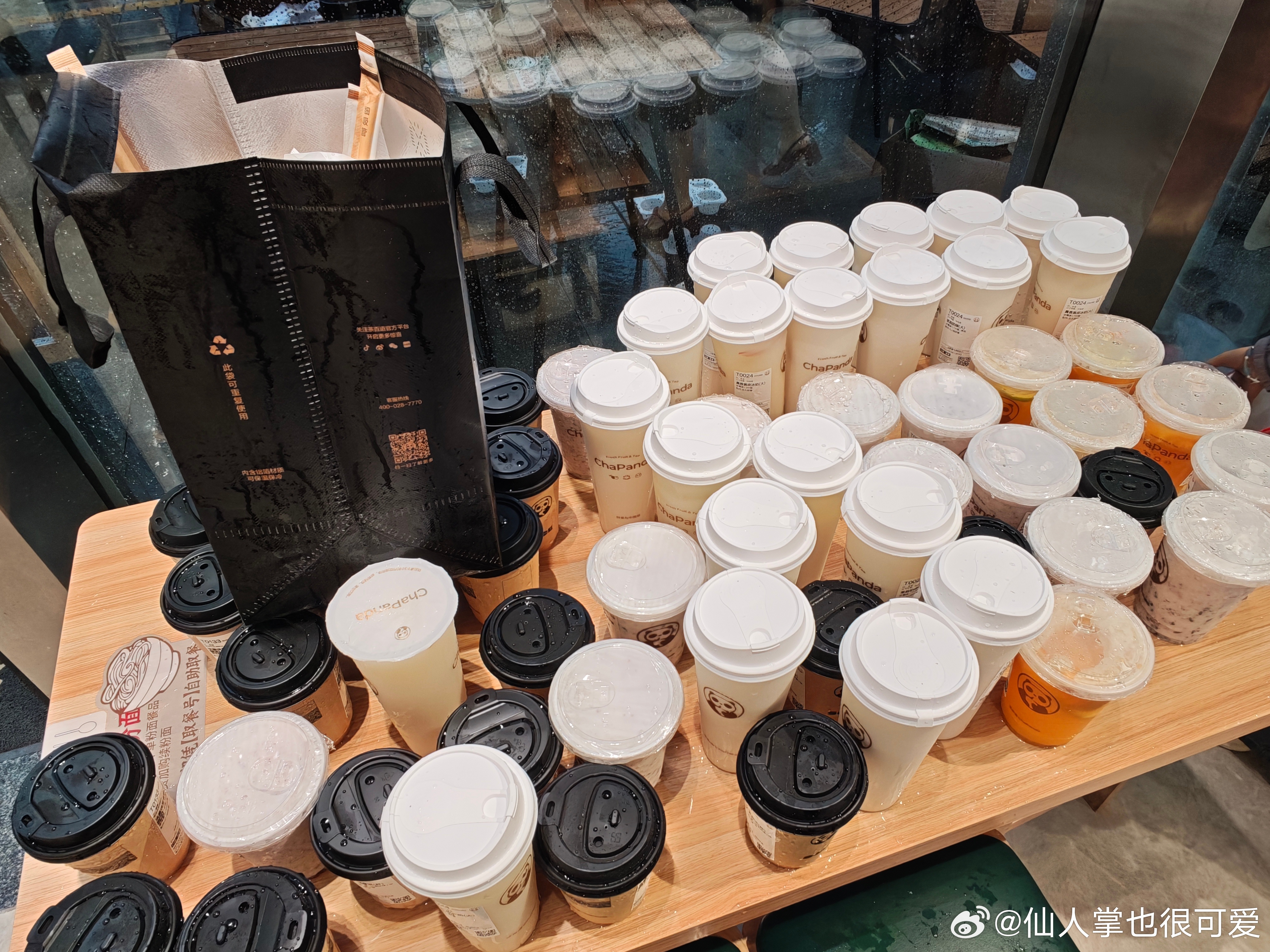 theshy TheShy逆应援奶茶现在均放置在南舟晚餐厅店内（上下班通道旁边）