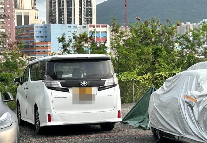 香港油塘道近茶果岭道交界一个露天停车场，今日（4月28日）下午4时许，一名46岁
