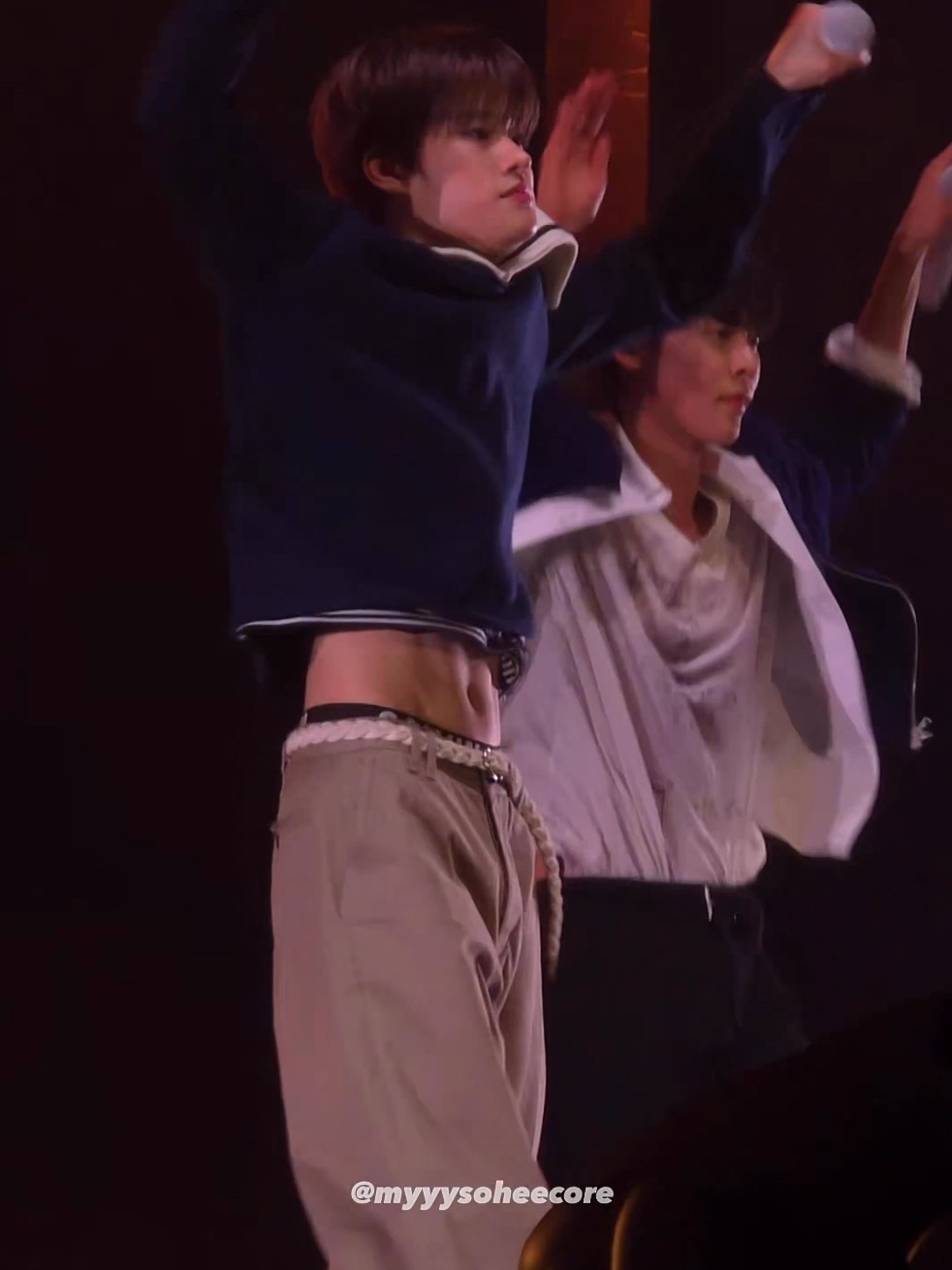 都来品这个李炤熙的高清小肚子📷  专栏 · 炤熙的身体图鉴(ෆ ͒•∘̬• ͒