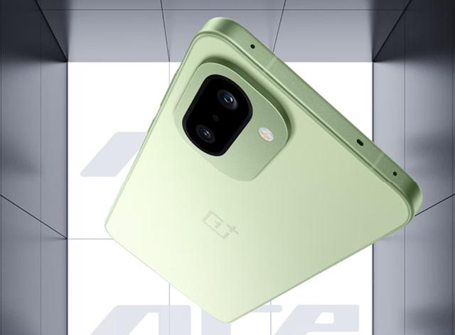 一加Ace 6T，第五代骁龙8+165Hz电竞屏+8300mAh+100W。配置