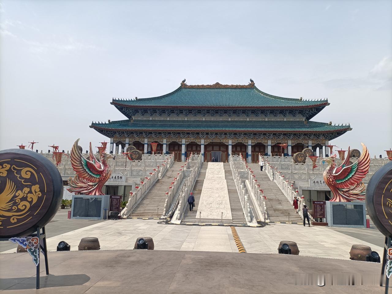 6月18日打卡内蒙古鄂尔多斯文化产业园！青砖黛瓦衬着灵动飞檐，整座园区大气磅礴。