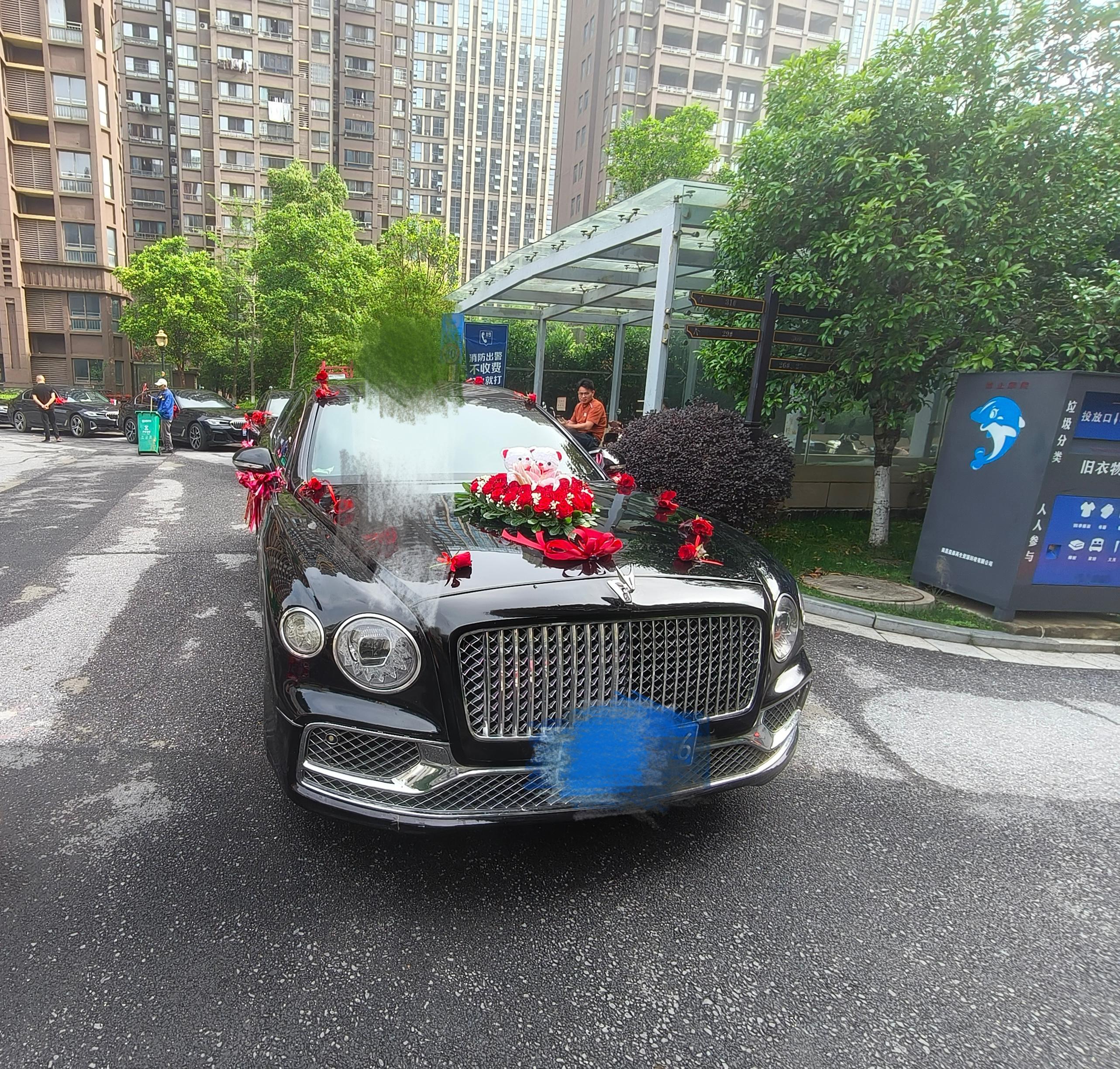 今天结婚的人真的多！在路上最少看到了6-7组婚车了[笑cry] ​​​