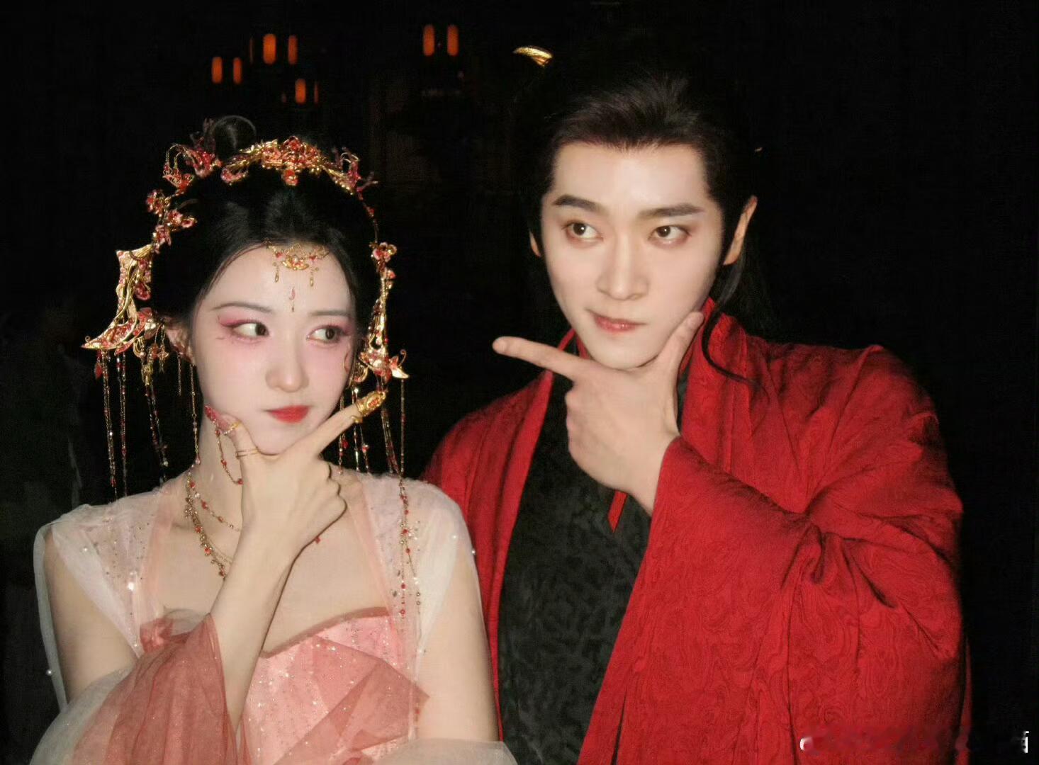 鱼蛋cp 谁懂啊鱼蛋cp的相处模式，满屏的粉红泡泡，每一个互动都甜到心坎里，这糖