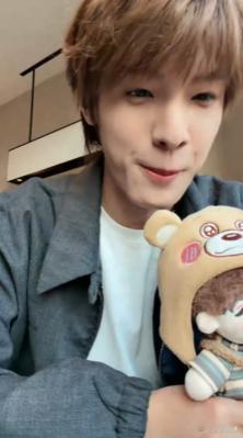 张泽禹突袭直播  谁能拒绝这么有意思的突袭直播，张泽禹真诚又幽默，每一秒都不无聊