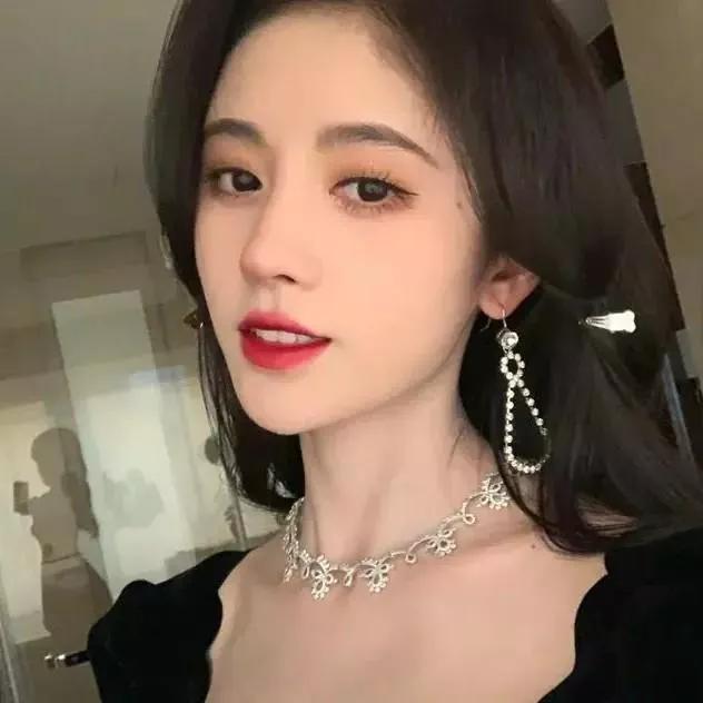 穿搭指南：黑丝+银色配饰，精致又迷人！黑丝高跟鞋穿搭 黑丝酷穿搭 黑丝细跟 超透