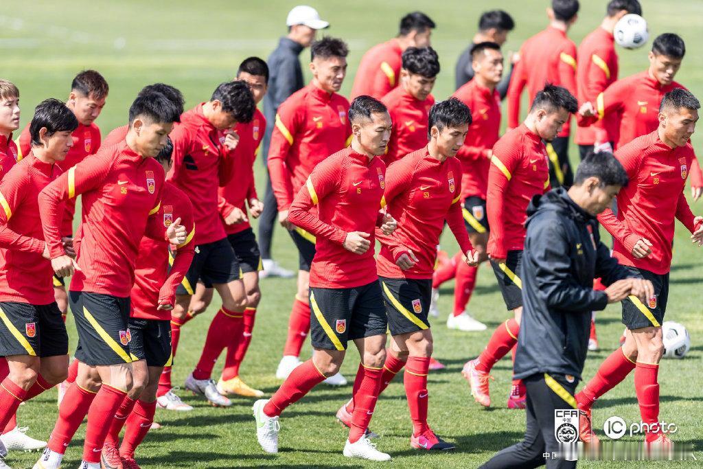 中国若没有男足，会带来多方面的变化。

从体育生态看，足球资源可能向女足、青少年