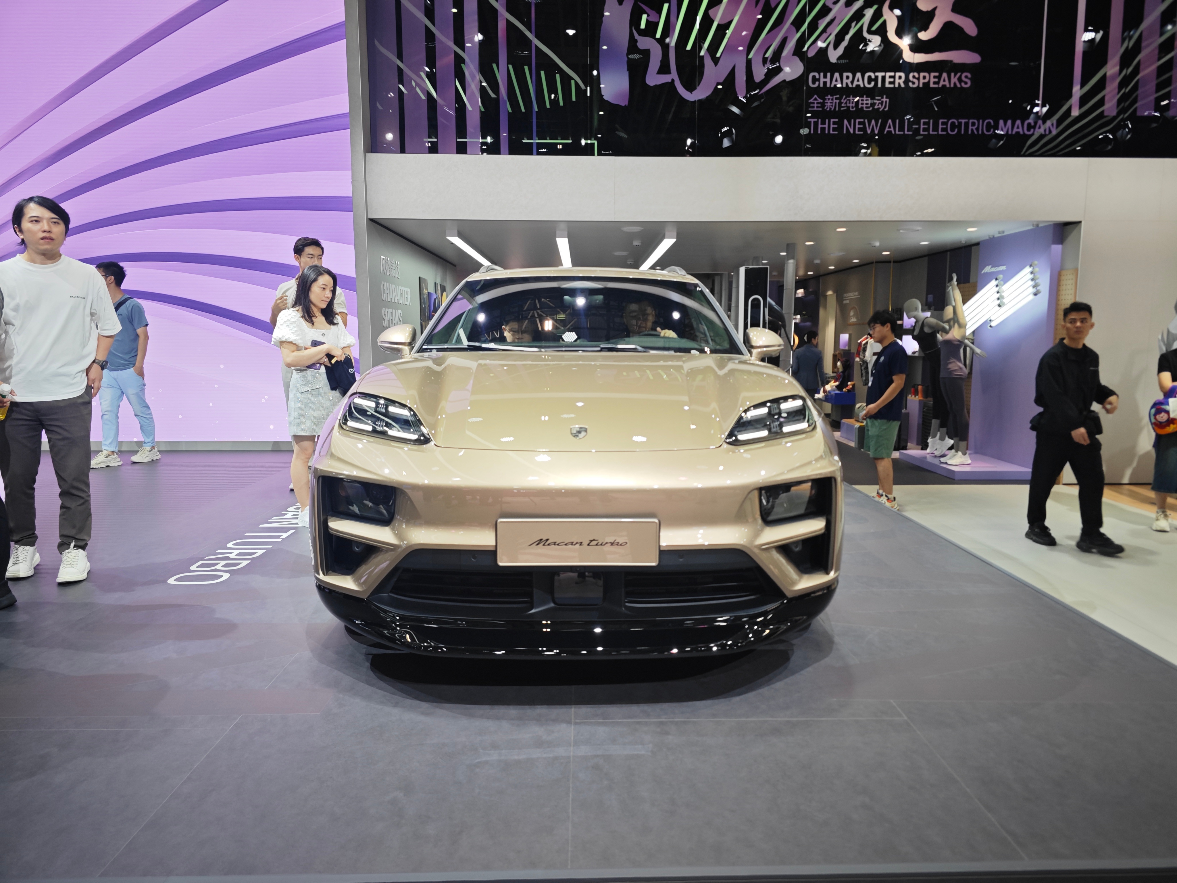 #粤港澳大湾区车展# 保时捷第二款纯电车型MACAN EV中型SUV，800V平