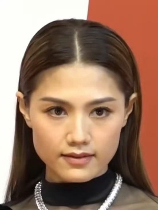 轮廓硬朗，说明骨肉比例不和谐，缺乏阴柔之美，男人就不容易近身！ 