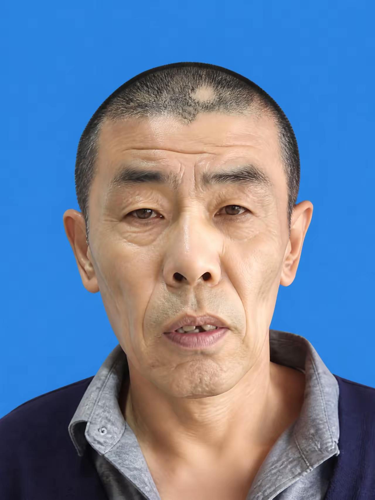 李宝东，男，汉族，1971年1月生，辽宁省锦州市北镇市青堆子镇王家村村民。202