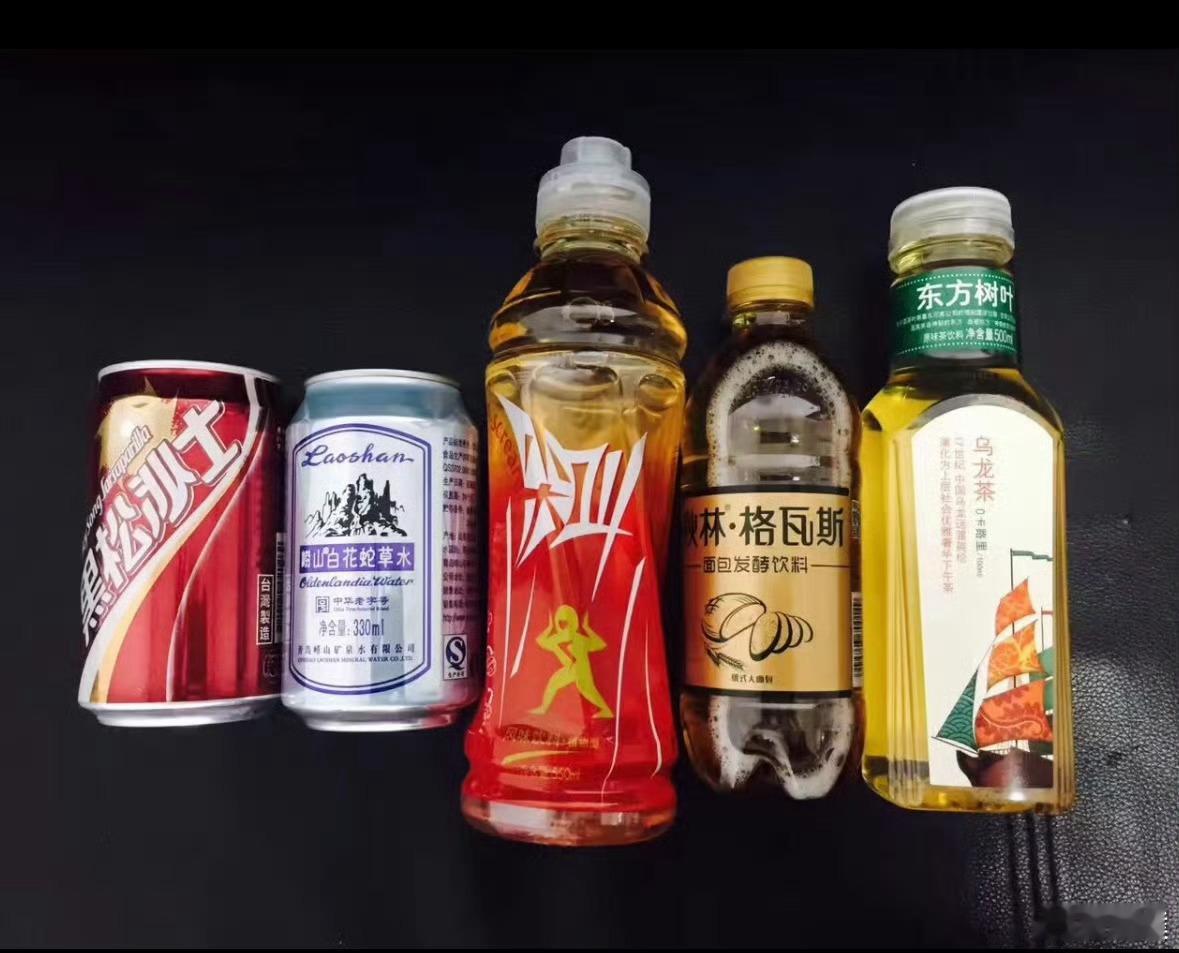 最难喝饮料排行榜据说是最难喝的5种饮料，有人都喝过吗？[阴险]东方树叶乌龙茶，红