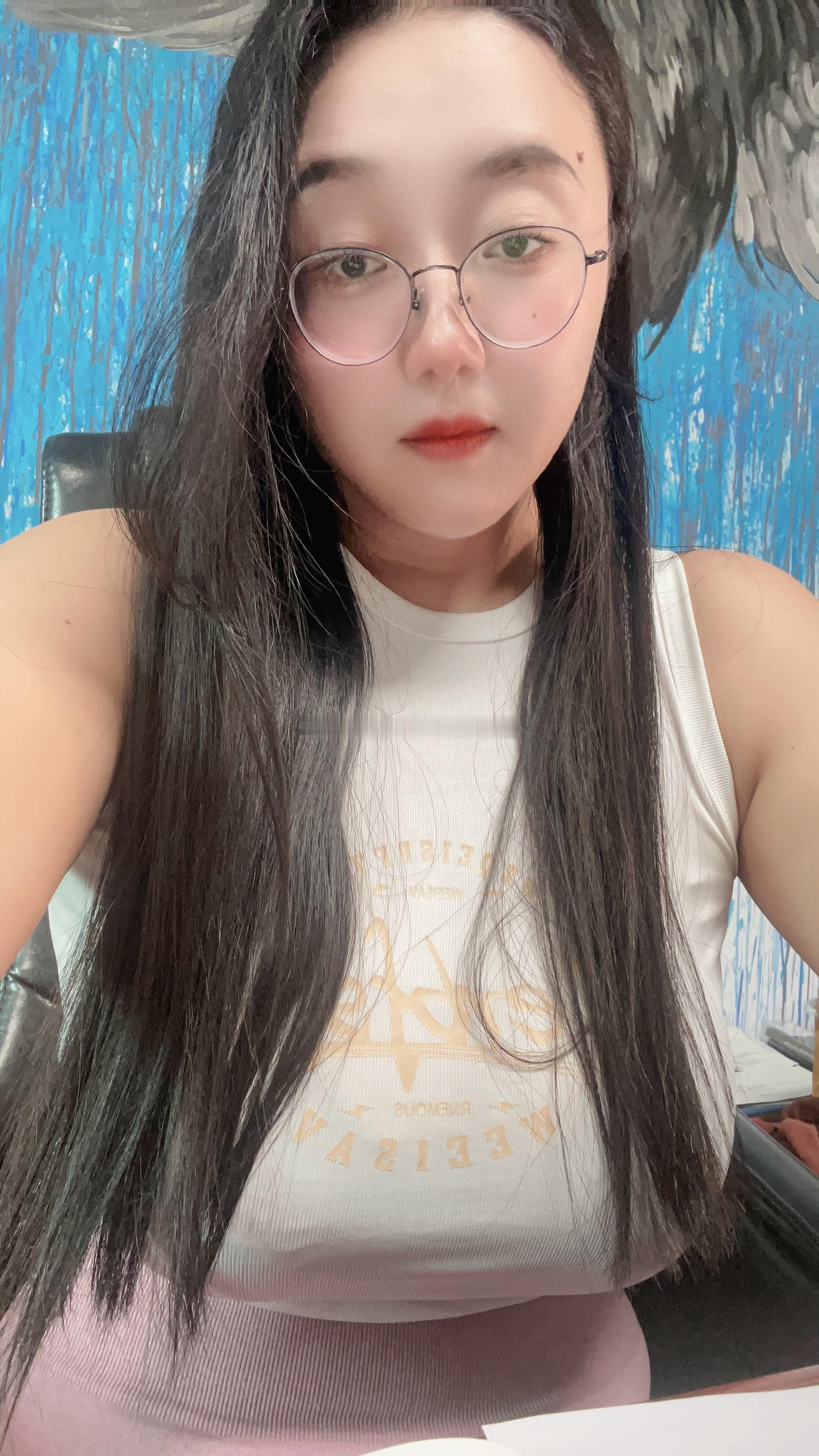 可以借我50块买草莓吗？🍓🍓🍓到时候还你脖子上~~~#泡泡四叶草[超话]#