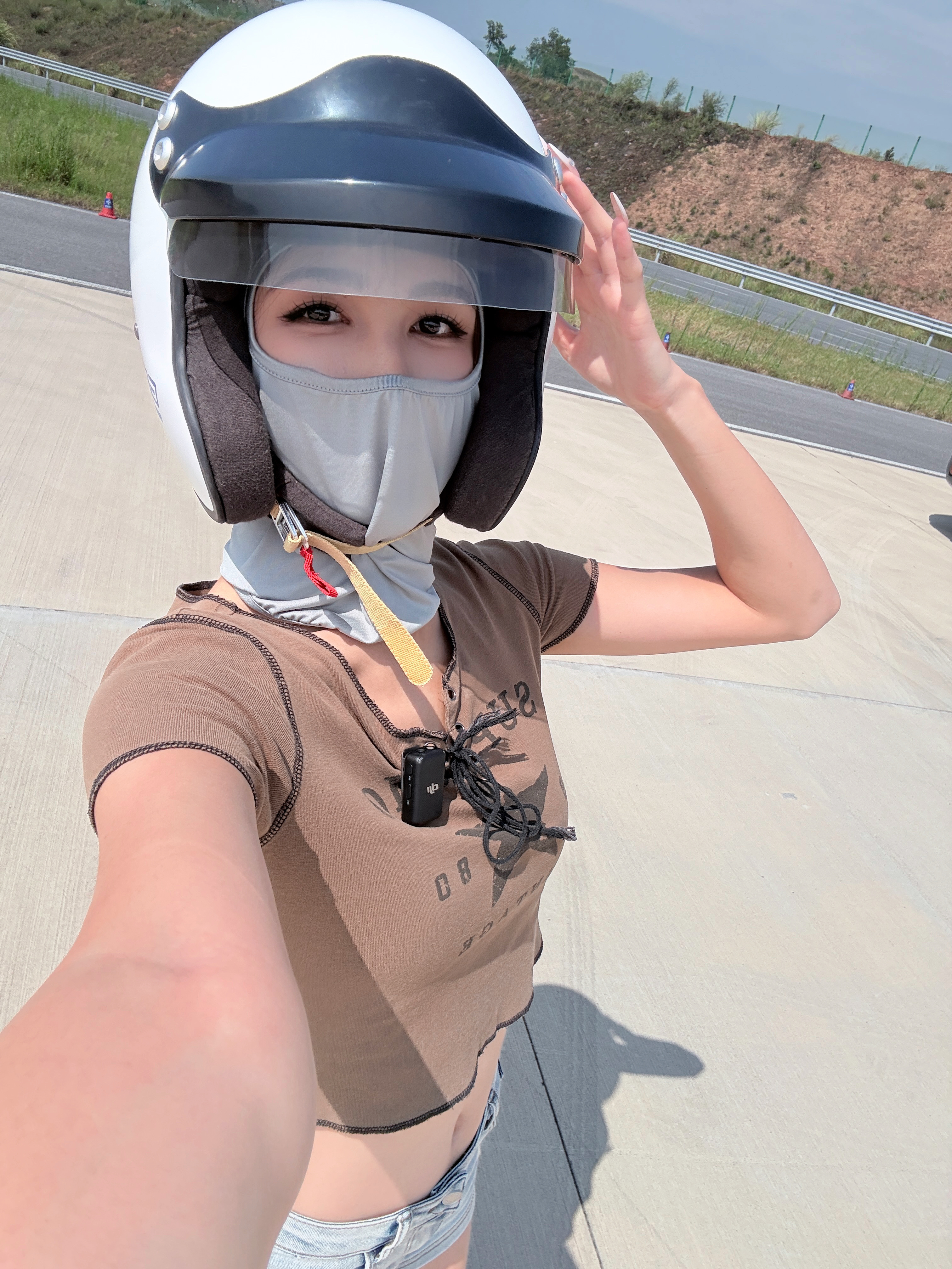 签了4份500w的保密协议，什么都不能发，除了自拍🤳 ​​​