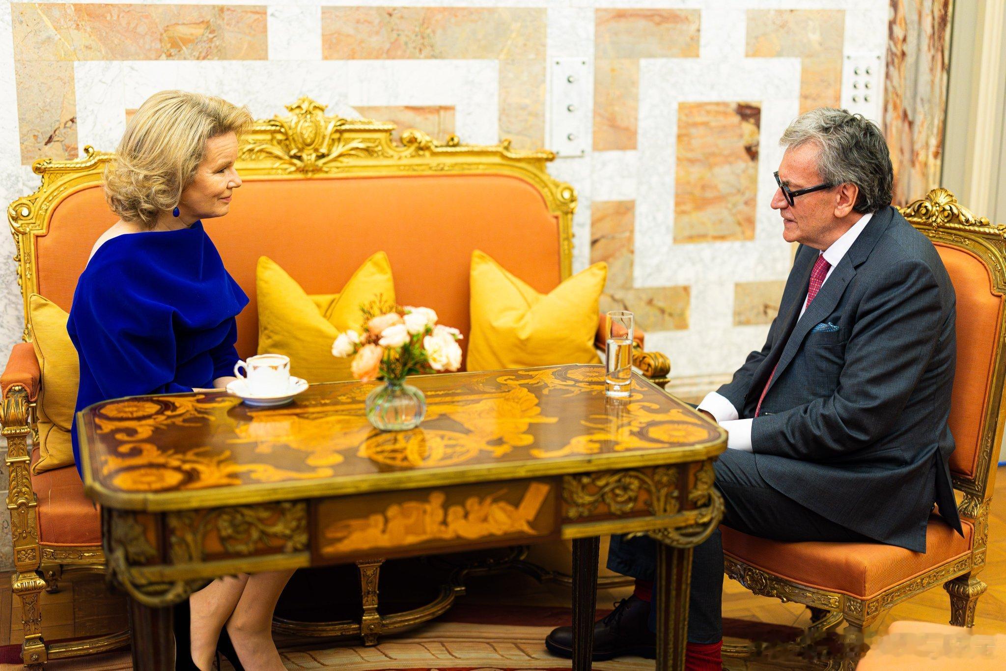 新闻 2026.2.3 比利时国王夫妇接见驻比利时的各国外交使团团长，玛蒂尔德的