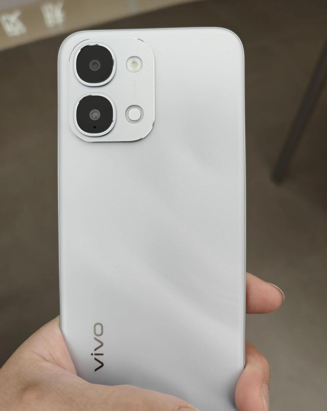 vivo Y500i上手体验，小编真实感受就直说了1️⃣ 电池还可以7200毫安