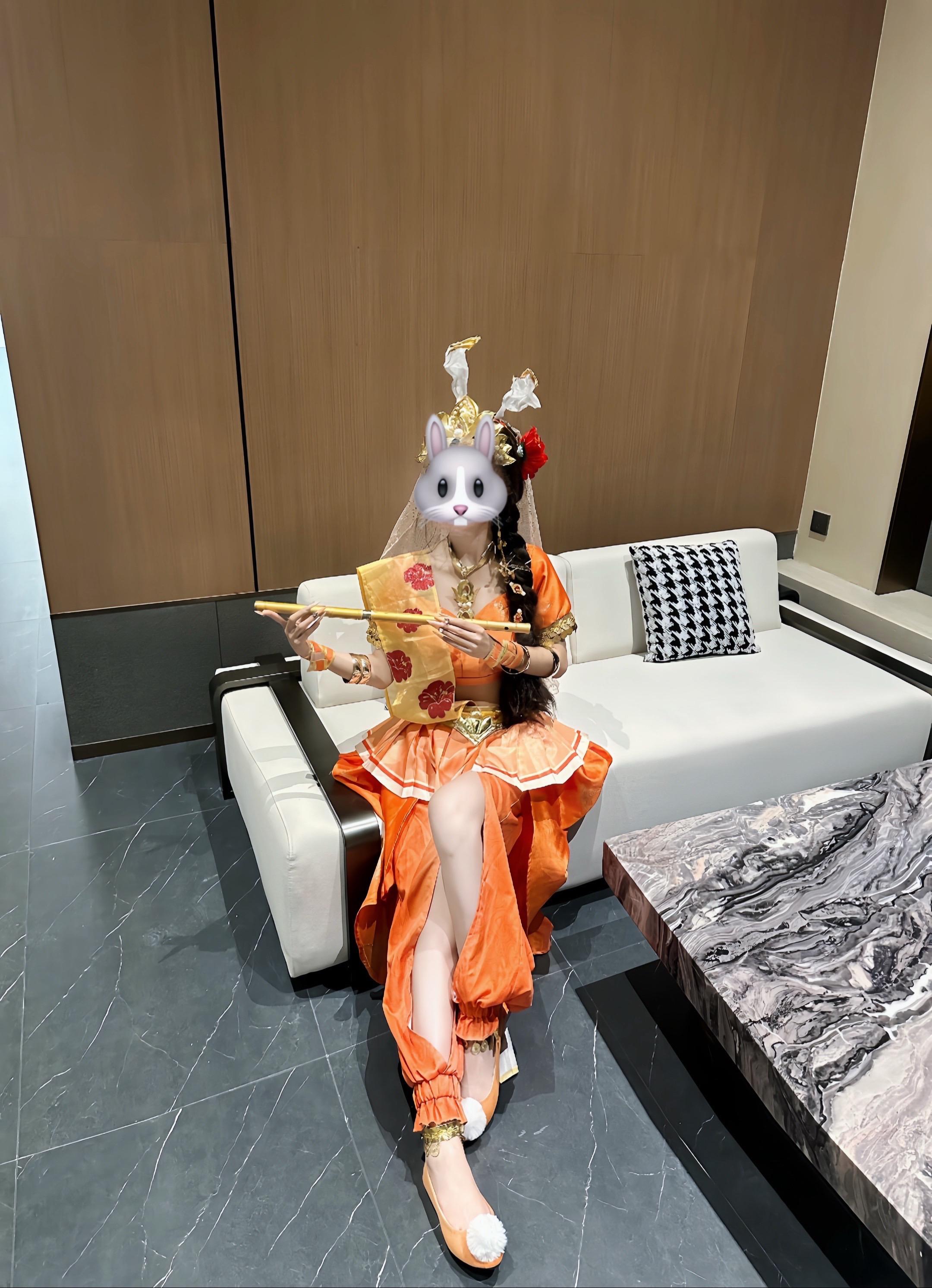 干嘛老躲着我呀