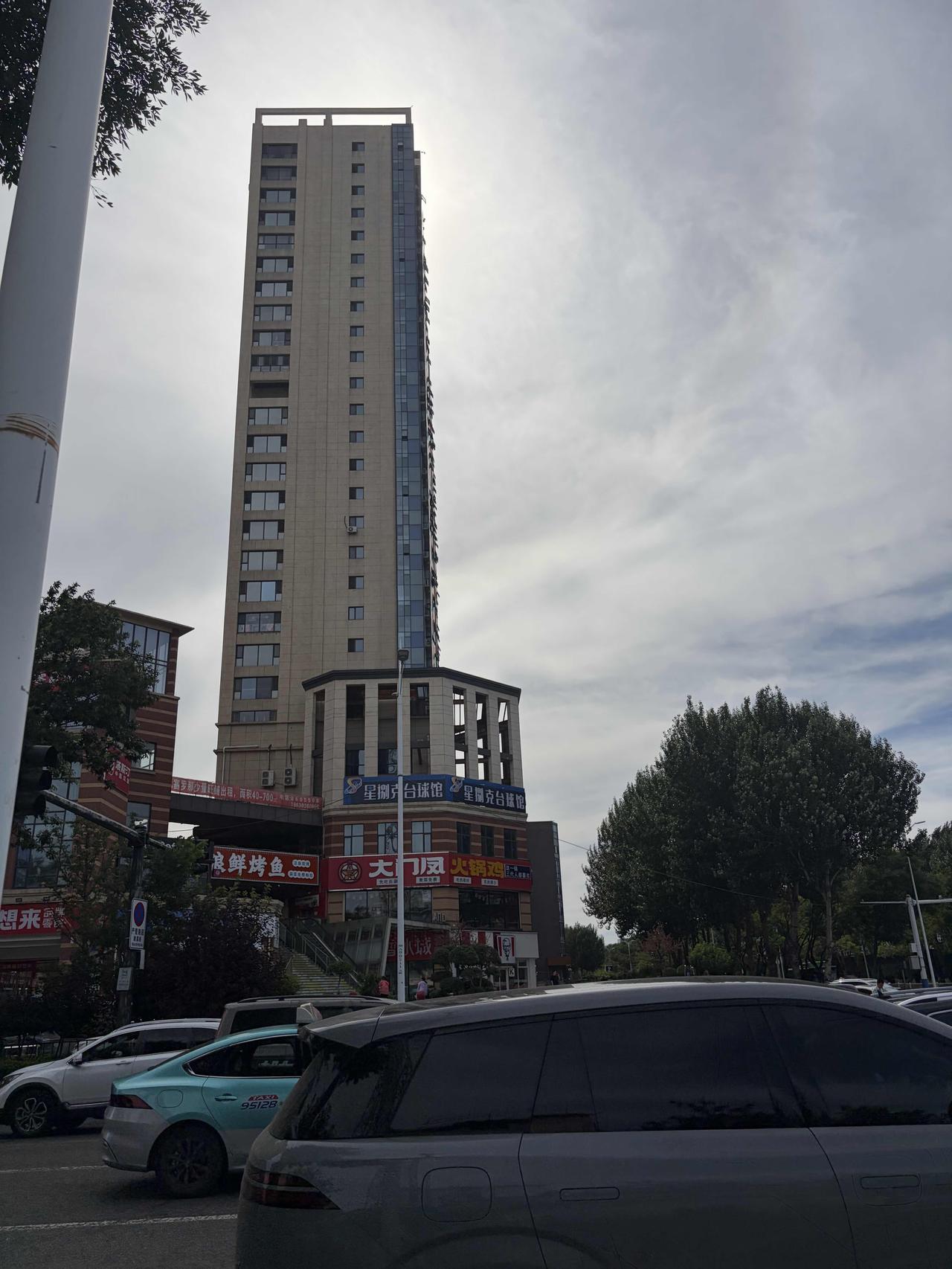 到目前为止，学历仍是改变命运的最快方式
尤其对于寒门学子来说，你无权无势无背景，