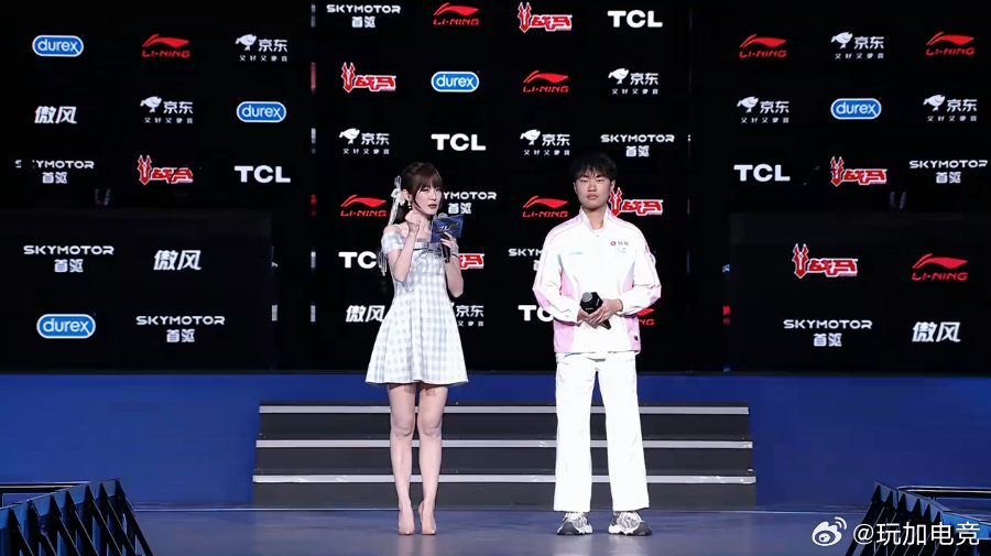 Knight：从BP选出来就感觉能能赢，越下成功就更自信了bin鳄鱼超神 bin