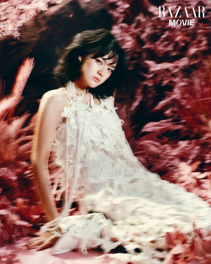 文淇好美丽的花神  我许可这朵22岁的花盛放整个夏天芭莎电影文淇盛春之年五月刊封