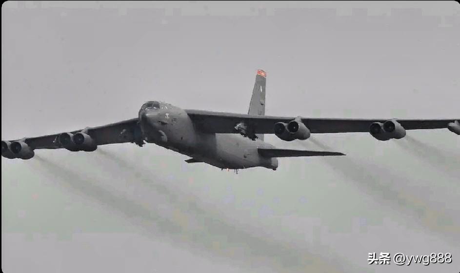 B-52同温层堡垒轰炸机，常被亲切地称为“又大又丑又胖的家伙”（简称BUFF），