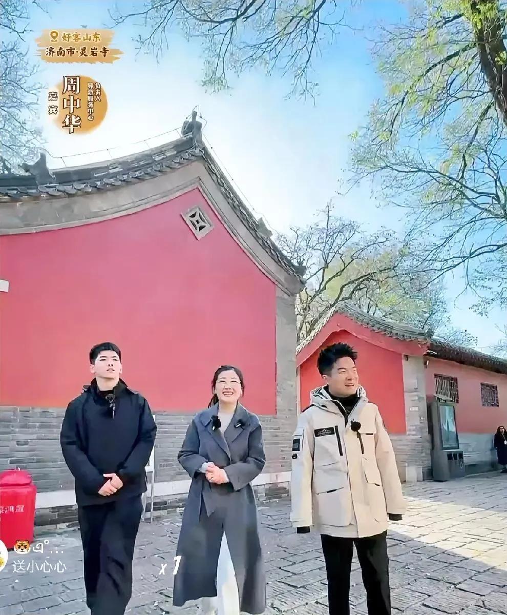 太冷了，董宇辉体力有点不支？
  
   董宇辉中午直播灵岩寺时，抱怨天太冷了，