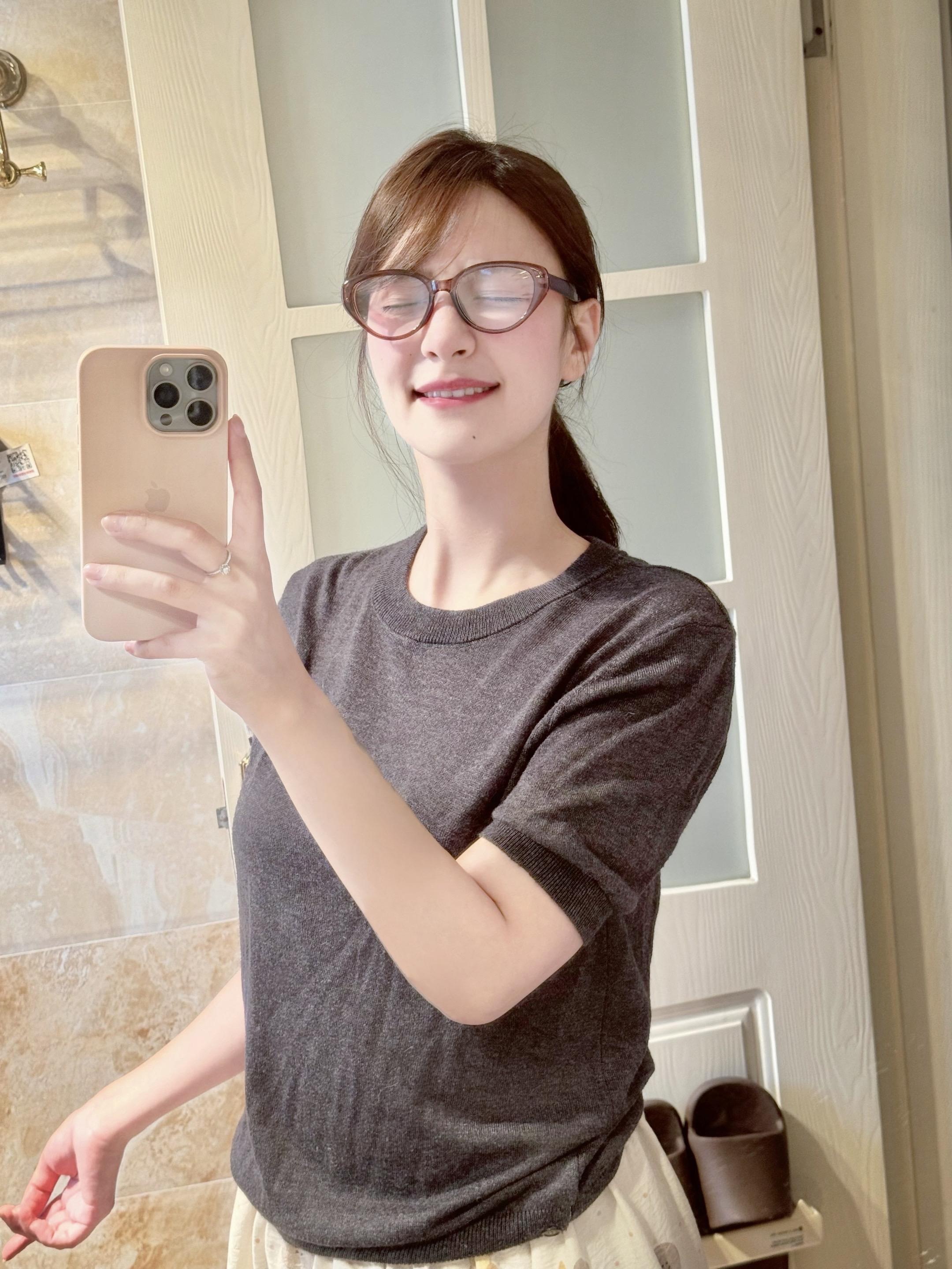 她的情绪像天气一样多变她好可爱 我想让她幸福⋯•