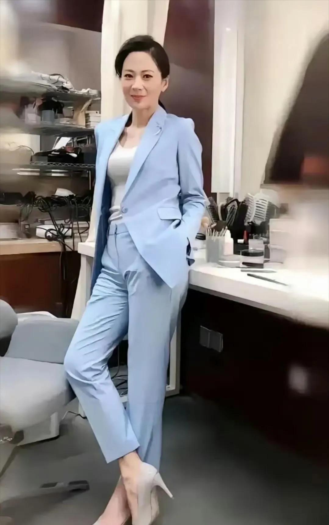 在央视这个大舞台上，从来都不缺乏优秀颜值高的主持人！她来自江南水乡江西！出生于8