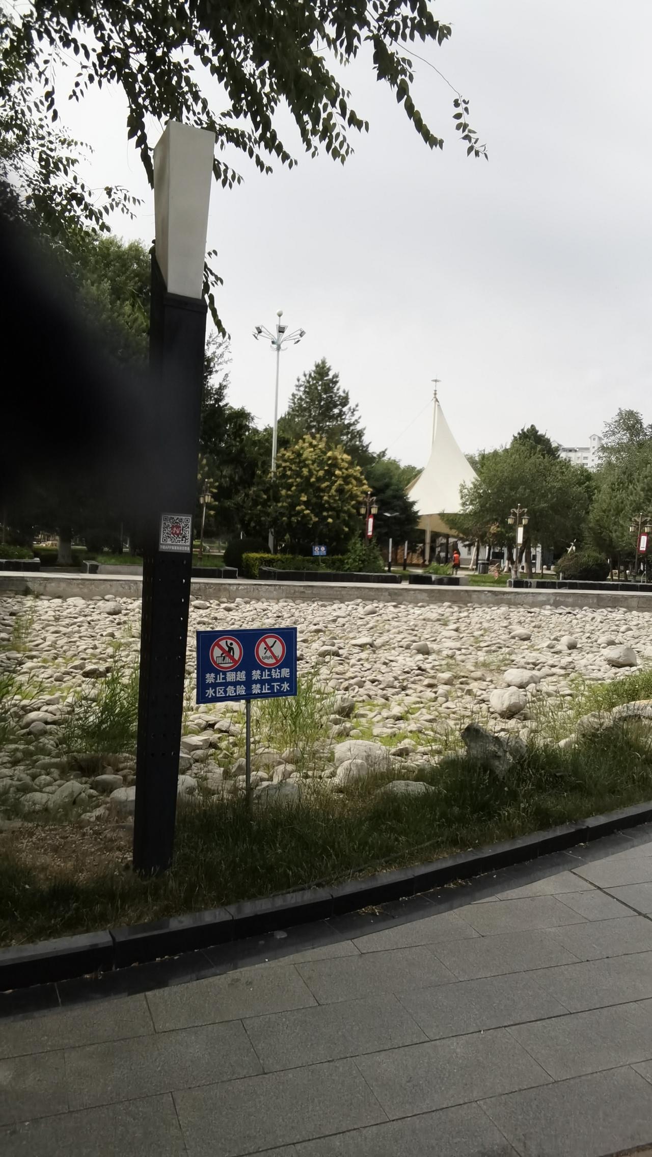 路不行不知长短，请你来对下联人没见难料好坏。